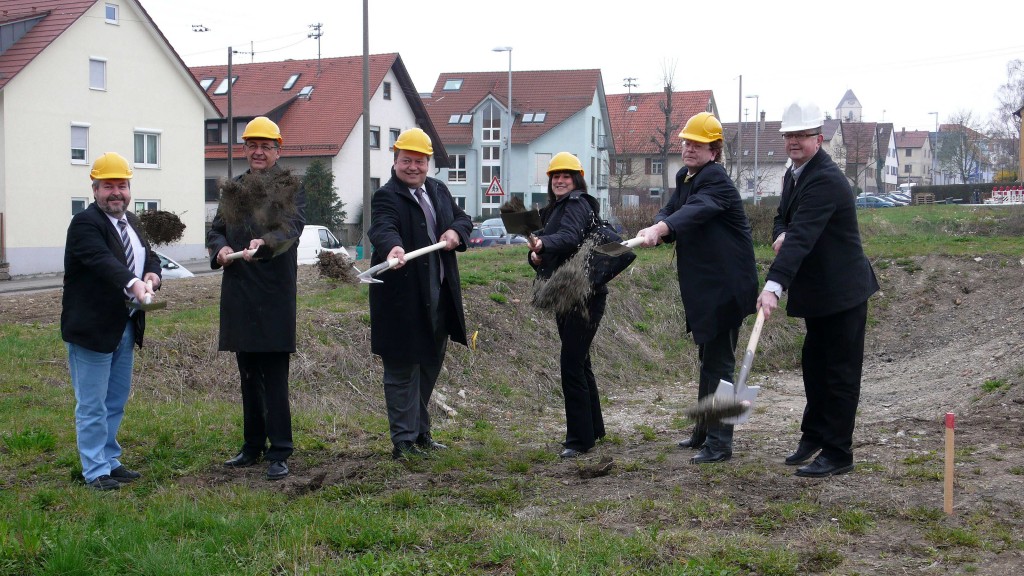 Gärtringen KWE_04 16.04.2010 Spatenstich der KWE in der Gärtringer Ortsmitte: Martin Tistler/ Jung & Tistler Bau, Claus Unger/ Ehninger Bürgermeister, Rainer Ganske und Carolindas DiLaudo/ KWE, Martin Weinstein/ BM Gärtringer und Architekt Robert Schedl (vlnr) Foto Matthias Hoffmann 2010